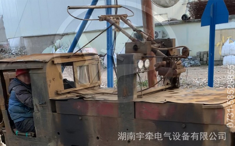 7噸架線(xiàn)式湘潭電機(jī)車(chē)現(xiàn)場(chǎng)工作視頻