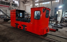 變頻調(diào)速5噸蓄電池湘潭電機(jī)車裝車發(fā)貨