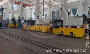 一批定制型2.5噸鋰電池湘潭電機(jī)車及配件出口海外