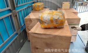 一批礦用湘潭電機(jī)車(chē)配件裝車(chē)發(fā)往國(guó)外